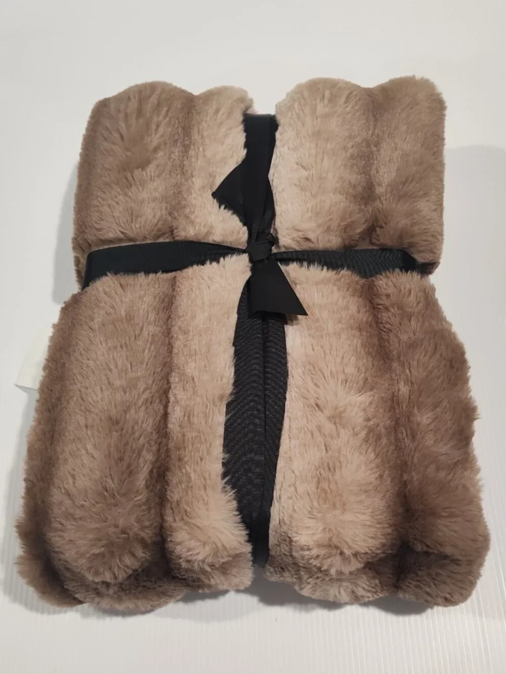 Member's Mark Chinchilla Hotel Premier Collection Luxury Faux Fur Throw, 60